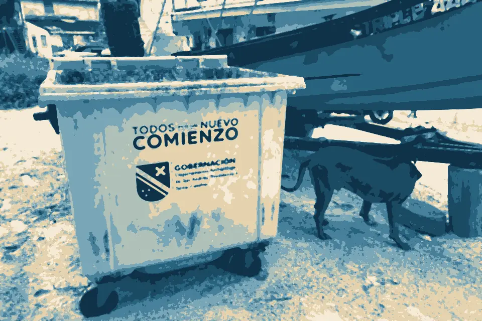 Bahía San Andrés: Contenedor basura san Andrés