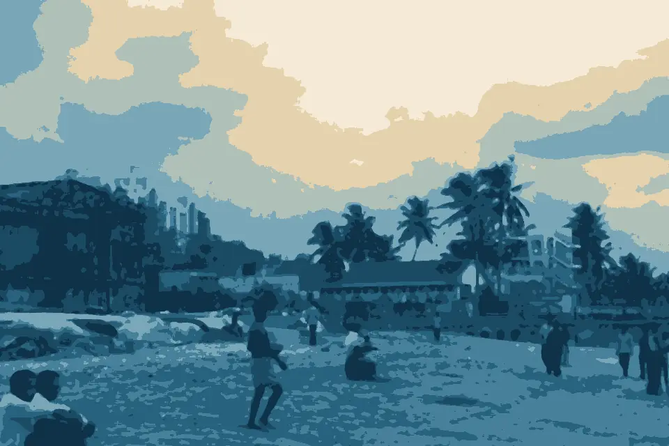 Chowpatty beach: India - Bombay - 07 - derelict and new colide at Chowpatty Beach (2748631655)
