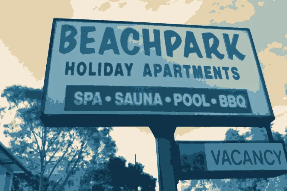 Park Beach: The Beachpark Holiday Apartments Sign - Taken on the Sunday, 17th July 2011 at 3-17pm. - panoramio