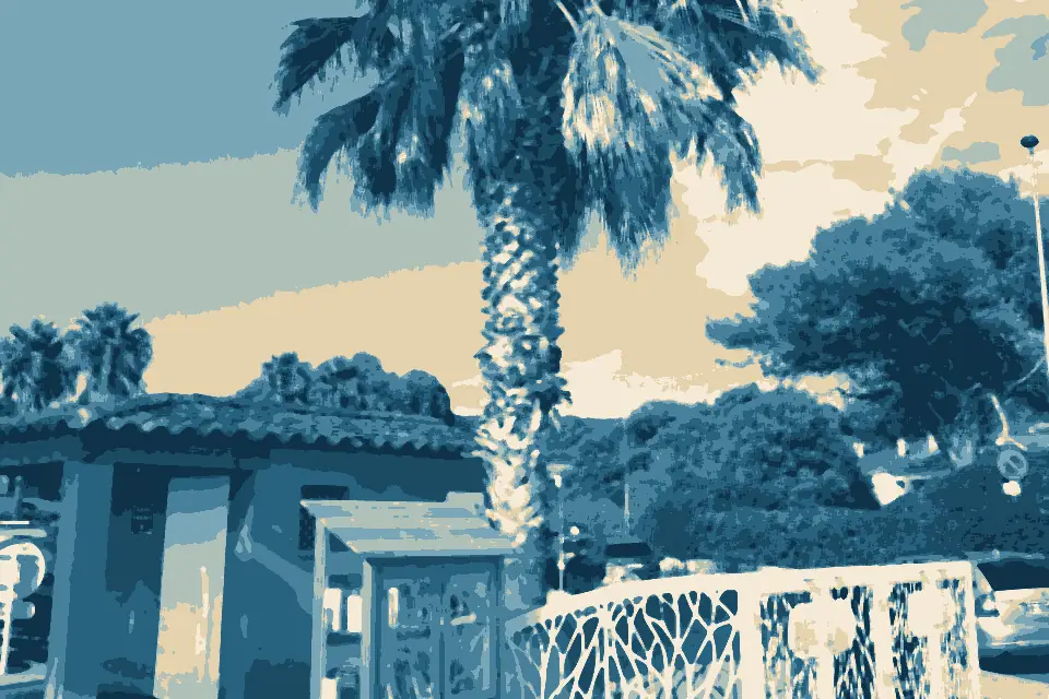 Plage de la Garonne: Boite à livres et box vélos, La Garonne, Le Pradet (Var)