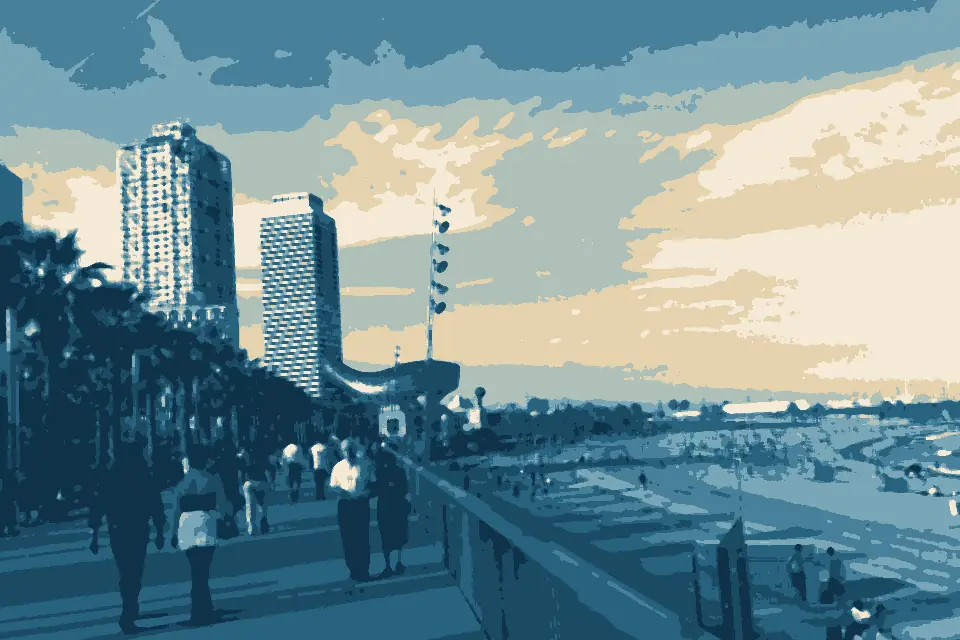 Platja de la Barceloneta: Passeig Matitim - panoramio