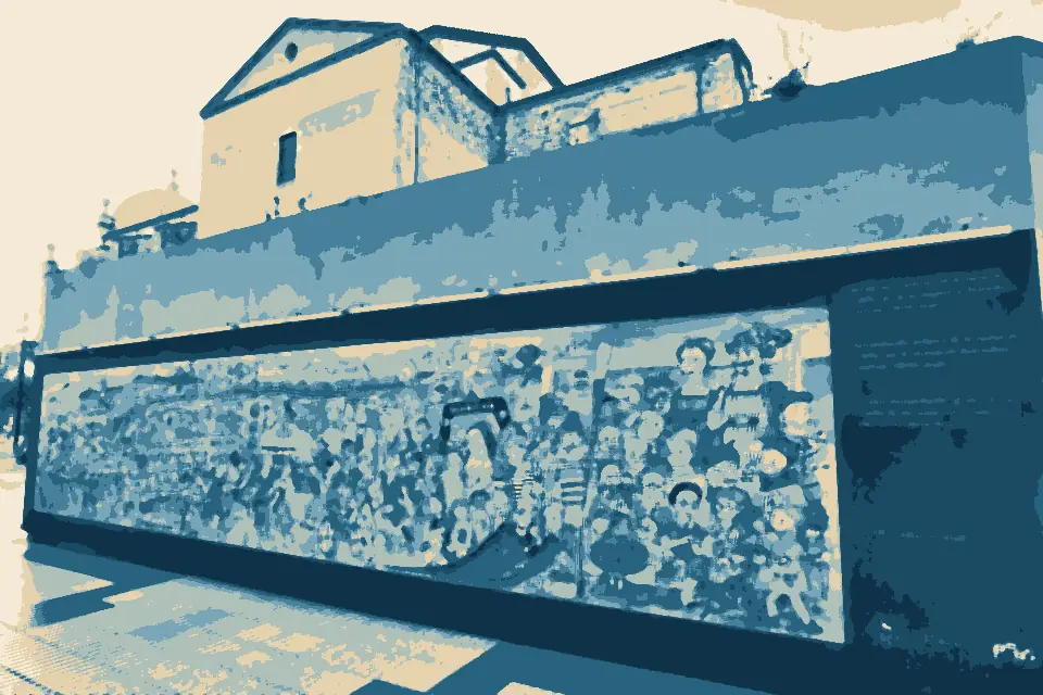 Platja Gran de Calella: Mural de Pilarín Bayés a Calella