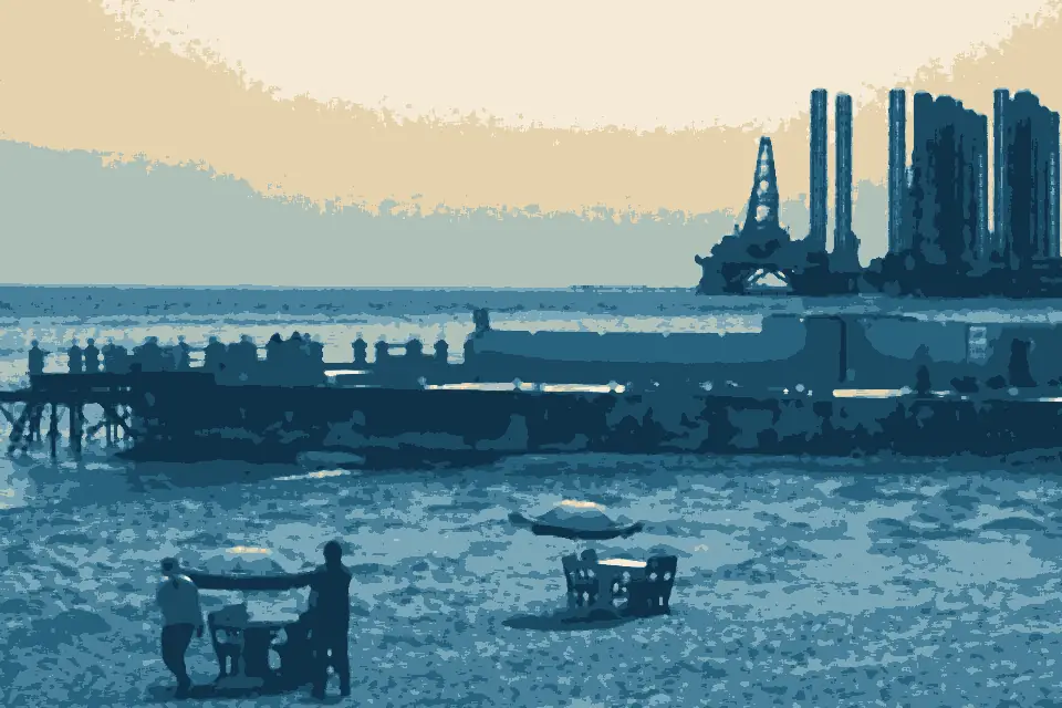 Şıx Çimərliyi: Beach with Oil Derrick in Baku Azerbaijan