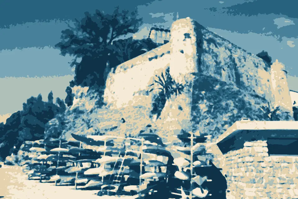 Spiaggia della Marinella di San Terenzo: Castello san terenzo